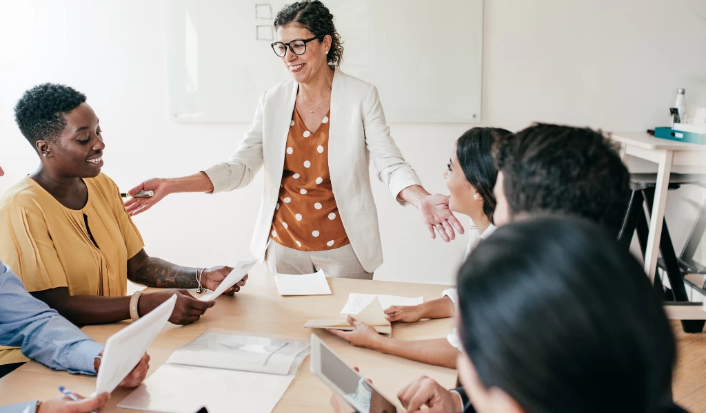 A pergunta mais importante: é possível ser um líder humanizado e lidar ao mesmo tempo com a constante cobrança por resultados dentro das empresas? Bem, é sobre isso que este artigo versa. Leia-o até o fim e descubra como lidar com esse enorme desafio.
